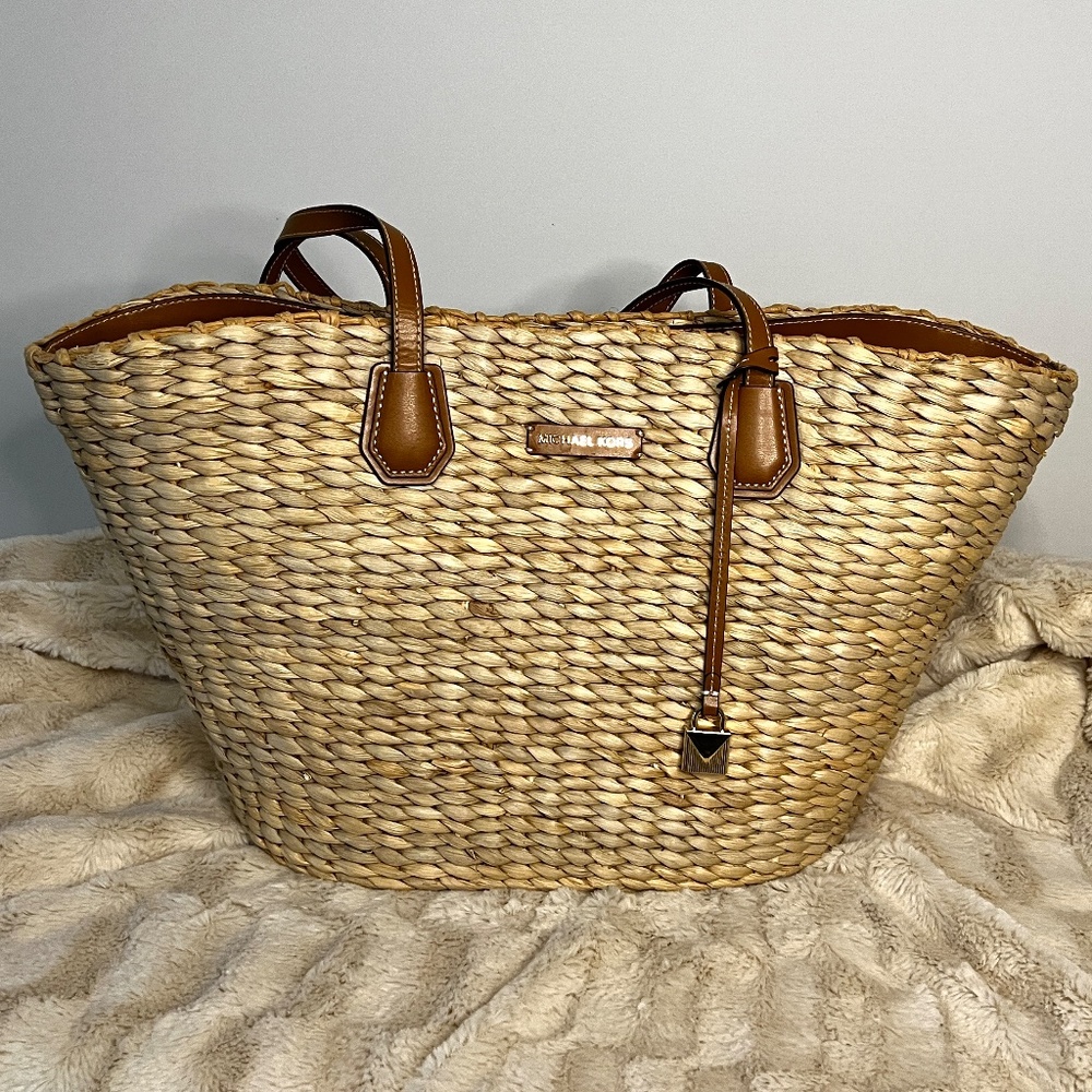 MICHAEL KORS Malibu Woven Straw Tote EUC